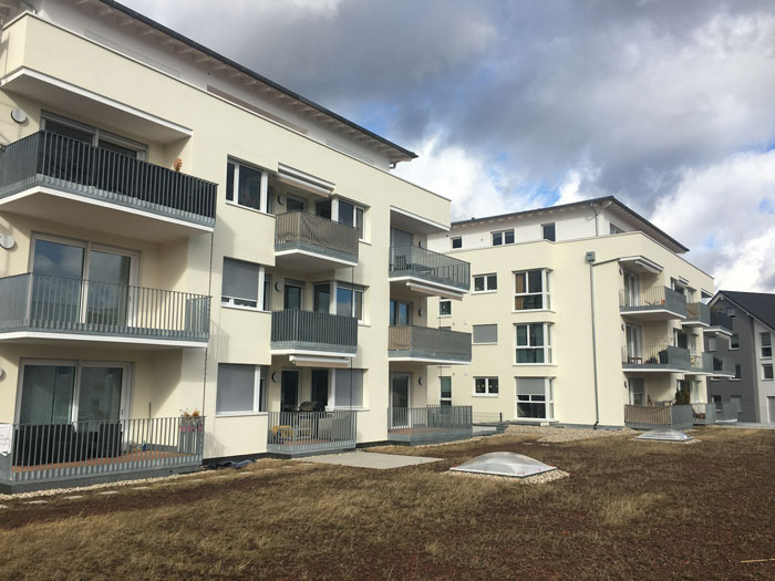 Neubau 2 Stadtvillen als Mehrfamilienhaus mit 20 Wohneinheiten mit Tiefgarage in Schömberg